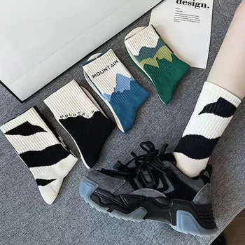 Novi trendi asimetrične čarape za par unisex, kreativni trend, čarape u obliku srednje cijevi, pogodan u boji na ulice sportski носкам