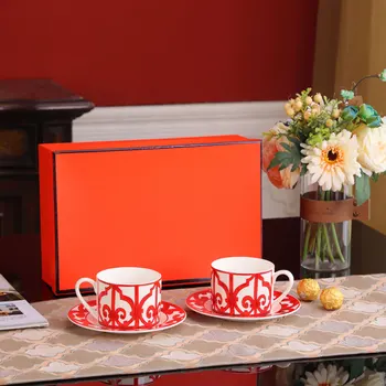 2 Luksuzne porculan Crvene šalice i tanjurići s mjenjačem sa logom Za Rođendan, Vjenčanje, Naselje, dar, demitasse s tanjur, pribor za jelo